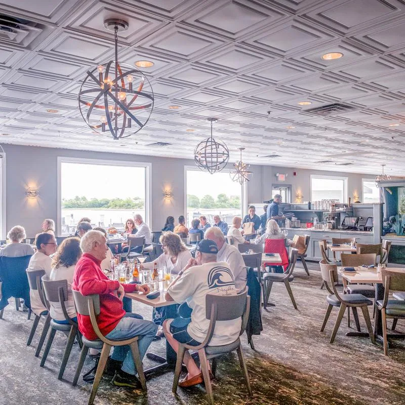 Bay Pointe dining room